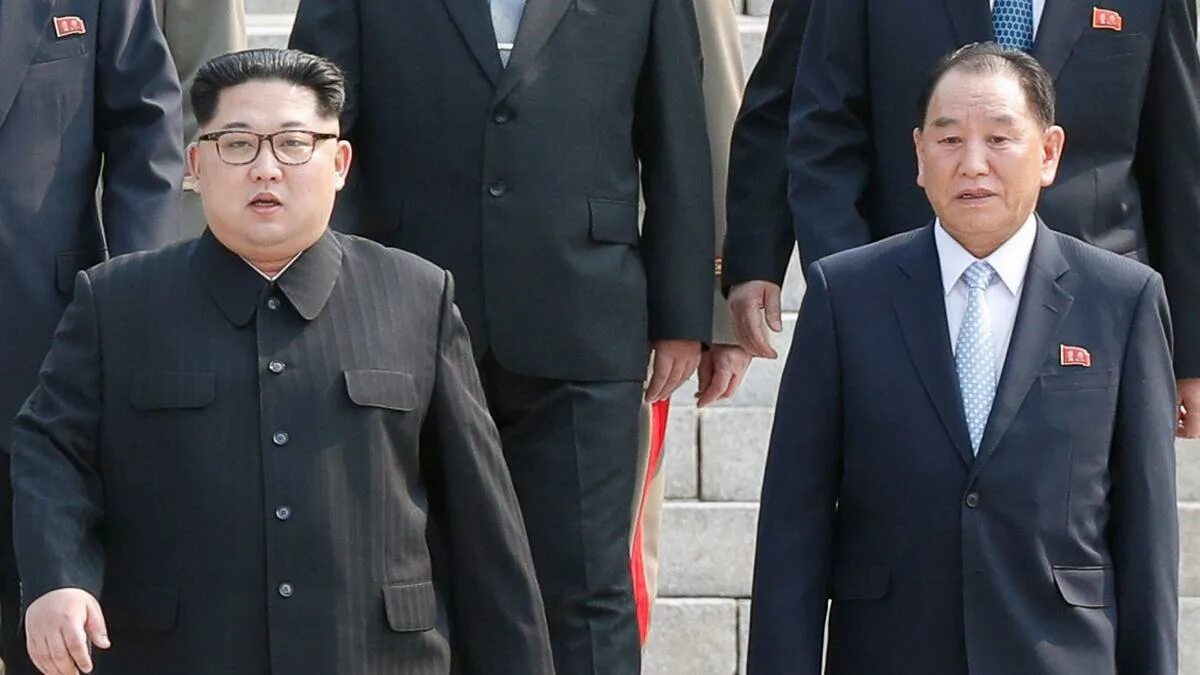 Чиновники в северном корее. Корея госслужащие. Корея госслужащие. Корея ким чен ын. Северная корея пандемия.