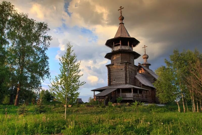 Зодчество 6 букв. Тимпан внутреннее поле фронтона. Преображенская церковь в кижах 1714. Кижи церковь преображения купола. Зодчество 6 букв.