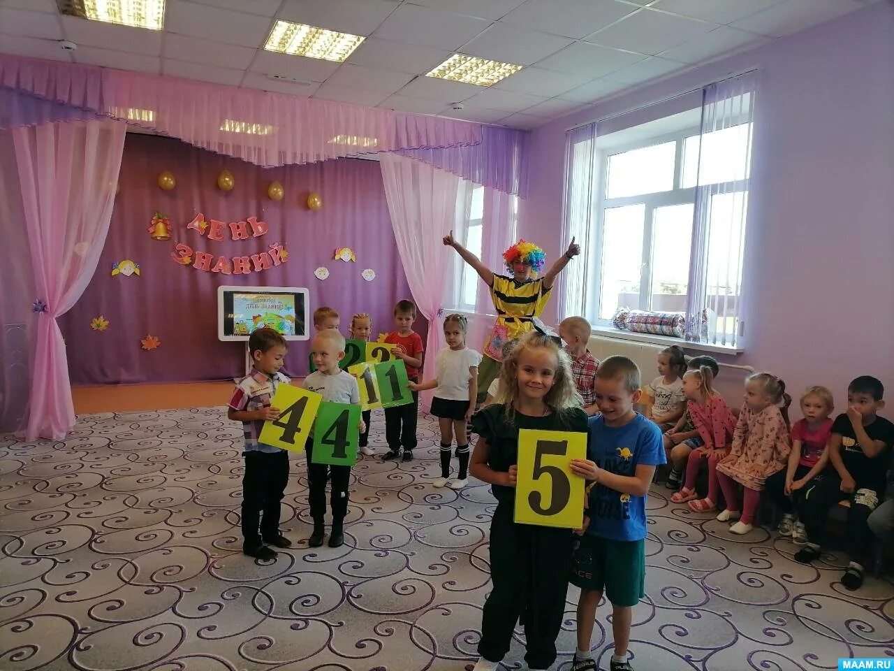 Праздник день знаний в детском саду. Фотоотчет день знаний в доу. Фотоотчет день знаний в доу. День знаний в доу фотоотчет. Волжский социальный реабилитационный центр.