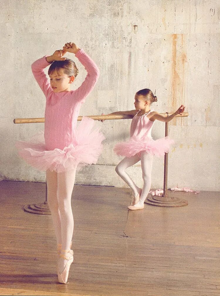 Маленькая балерина. Прическа балерины для девочек. Детский балет. Маленькая балерина. Девочки балерины.