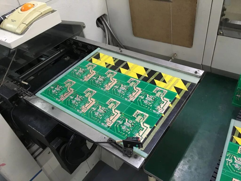 Станки для поверхностного монтажа печатных плат белоруссия. Линия пайки печатных плат. Станки для поверхностного монтажа печатных плат белоруссия. Изготовлю платы. Текстолит платы.