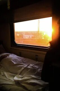 Ночное купе в поезде
