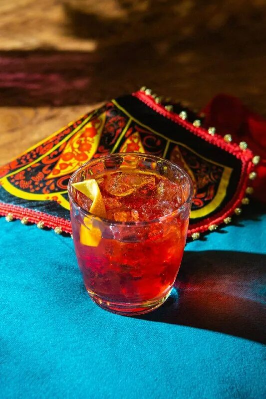 Машенька и негрони бар. Машенька и негрони бар. Казуальный коктейль. Масаи негрони. Машенька и негрони бар.