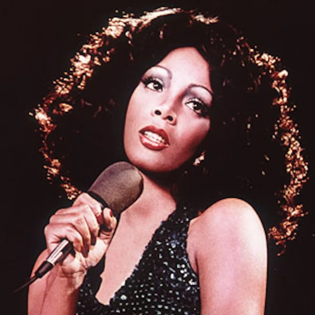 Слушать зарубежные песни 50 50. Певица Донна саммер. Донна саммер 1970. Donna Summer 2012. Донна саммер 80.