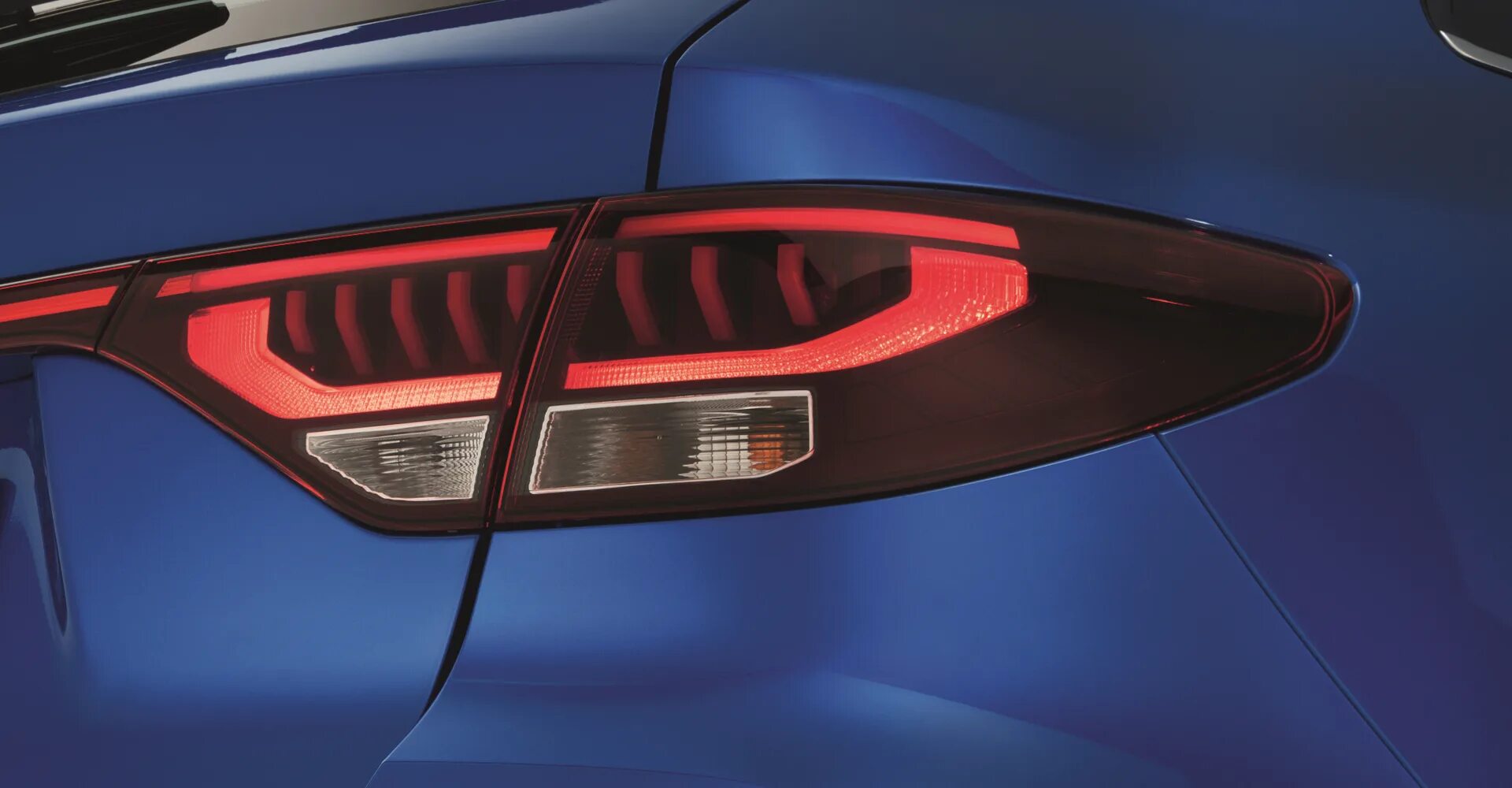 Kia rio x-line задние фонари. 92401h0300 фонарь задний левый киа рио x-line. 92401h0200. Задний фонарь рио х лайн. Фара задняя kia rio x-line.