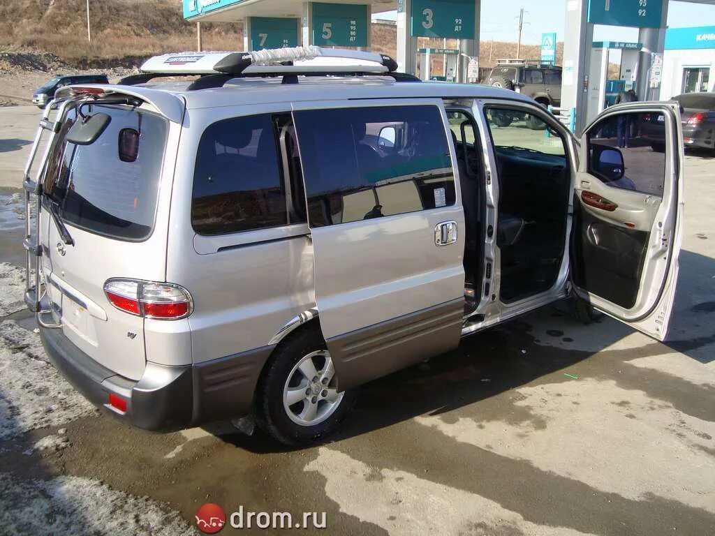 Хендай сомон тч душанбе. Hyundai Starex 1998 Душанбе. Hyundai Starex 2023 4 WD. Hyundai Starex 2003 салон.