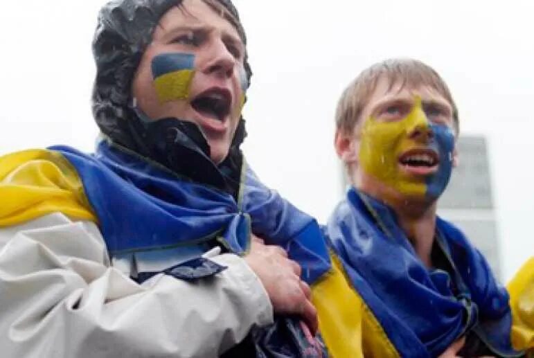 Украина исполнил. Щеневмерла Украина. Украинцы поют. Хохлы поют. Украинские Патриоты.