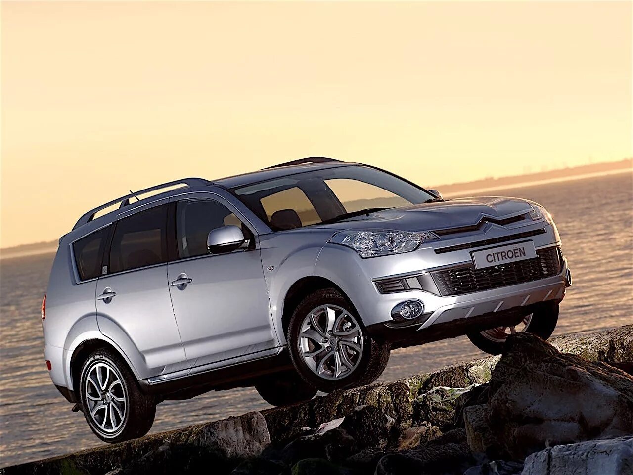 Citroen c crosser. Машина citroen c-crosser. джип ситроен кроссер. ситроен ц кроссер 2020. c crosser 2021.