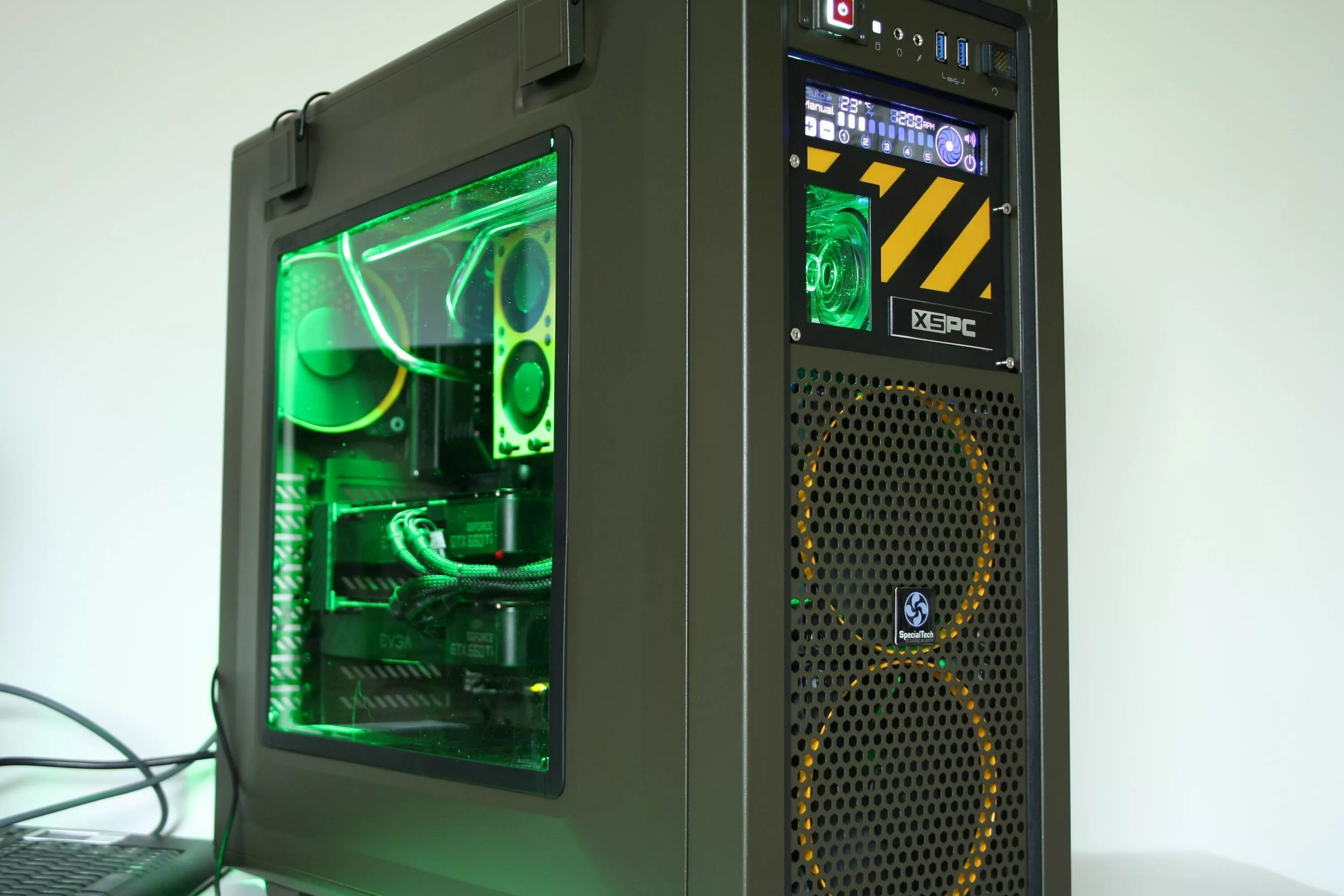 Custom panel. Corsair c70. Корпус Corsair Custom. Corsair зеленый блок. Corsair s70.