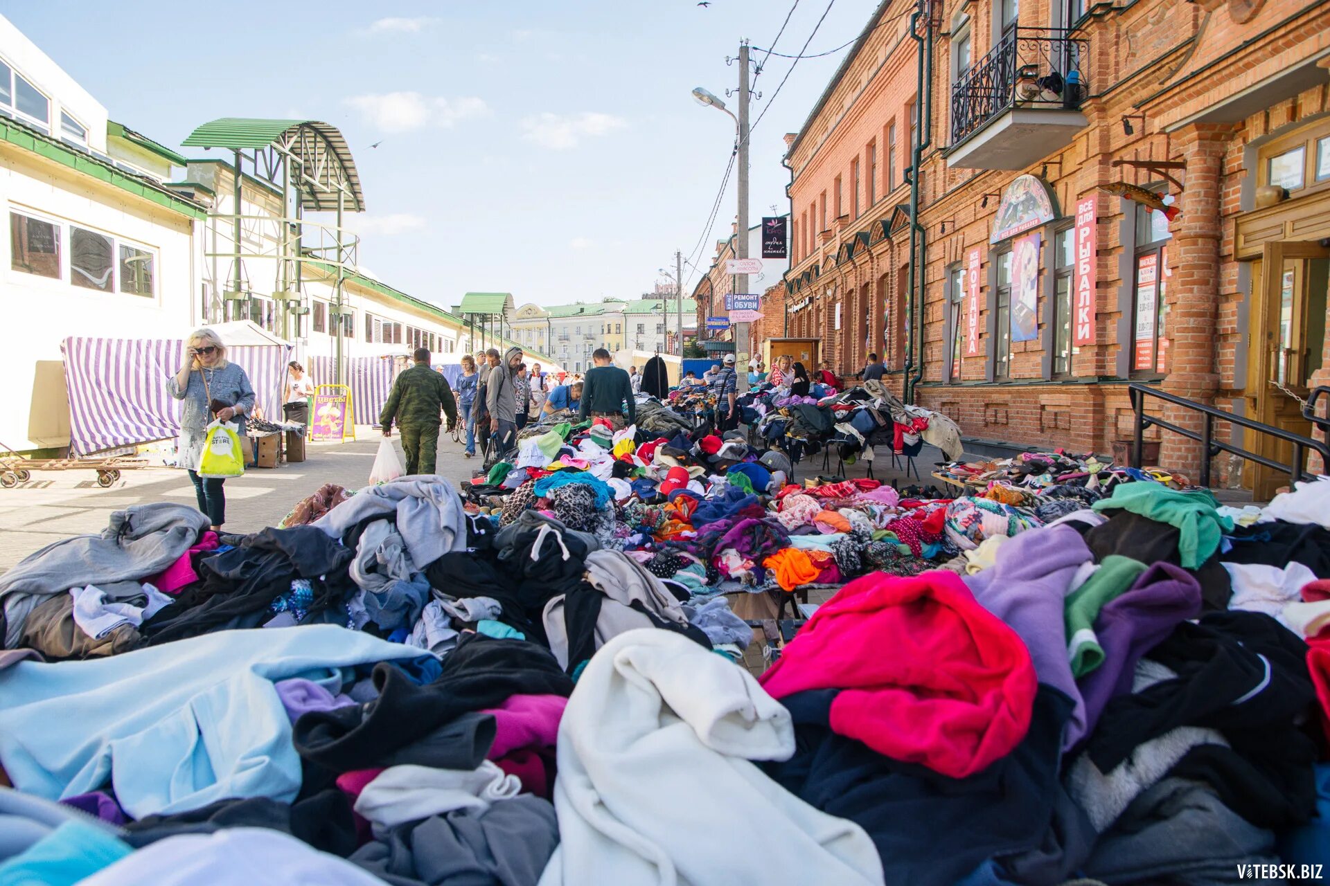 Купить базара в витебске. Тихвинский рынок Смоленск. Белоруссия Витебск рынок. Смоленский вещевой рынок. Витебск рынок вещевой.