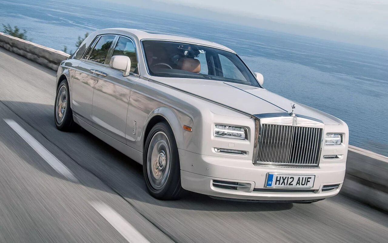 Автомобиль роллс ройс. Rolls Royce Phantom 2013. Rolls Royce Phantom 2020. Роллс Ройс Фантом новый. Rolls Royce Phantom 2014.