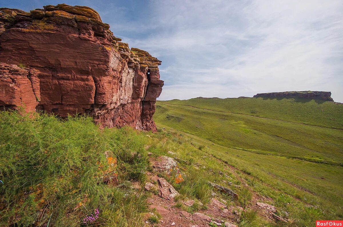 музей заповедник сундуки хакасия. заповедник сундуки в хакасии. скалы сундуки. скалы сундуки хакасия. горная гряда первый сундук.
