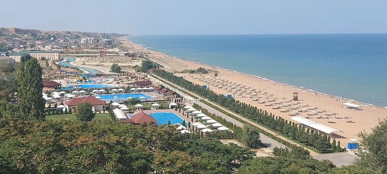 Тур в дагестан на каспийском море. Каспийское море санаторий Каспий. Дагестан Манас санаторий Каспий. Санатории у Каспийского моря в Махачкале. Санаторий Каспий Махачкала монас.