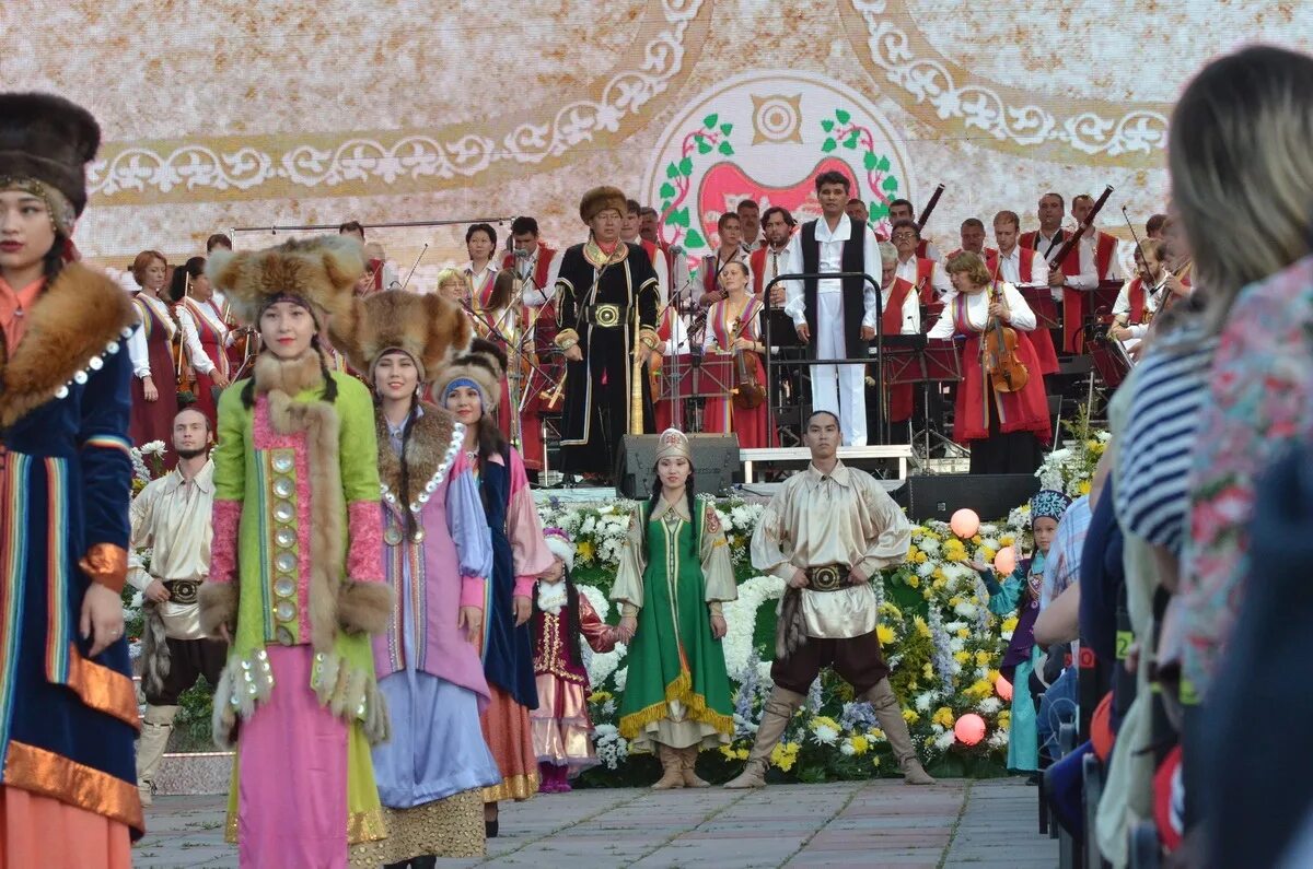 день хакасии. открытка с днем республики хакасия. с днем республики хакасия поздравления. арыштаева людмила абакан. республика хакасия национальные жители.