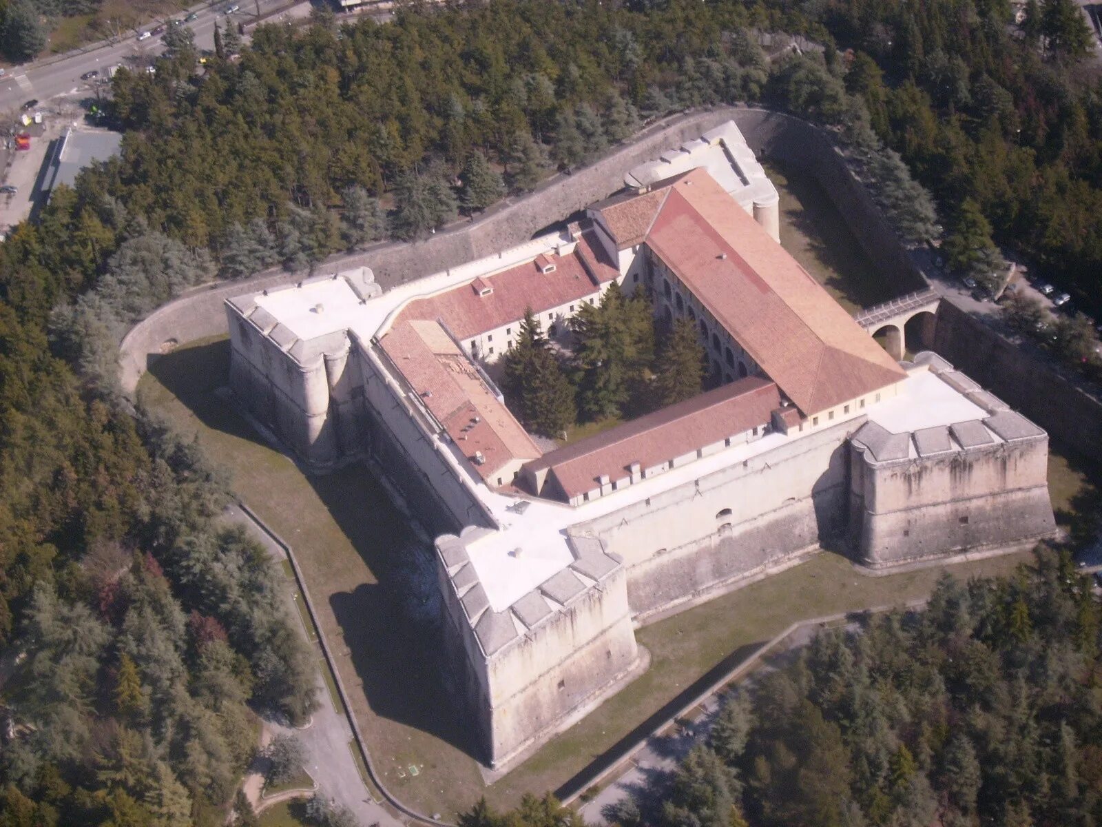 Форт Бельгард. Бастион фортификация. Бастион крепость Франция. Fort l