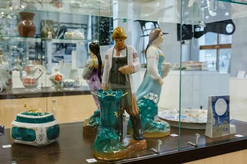 Уральский фарфоровый завод сысерть. Сысертский фарфоровый завод сысертский фарфор. Сысертский завод художественного фарфора. Фарфоровый завод сысерть экскурсия. Сысертский завод художественного фарфора.