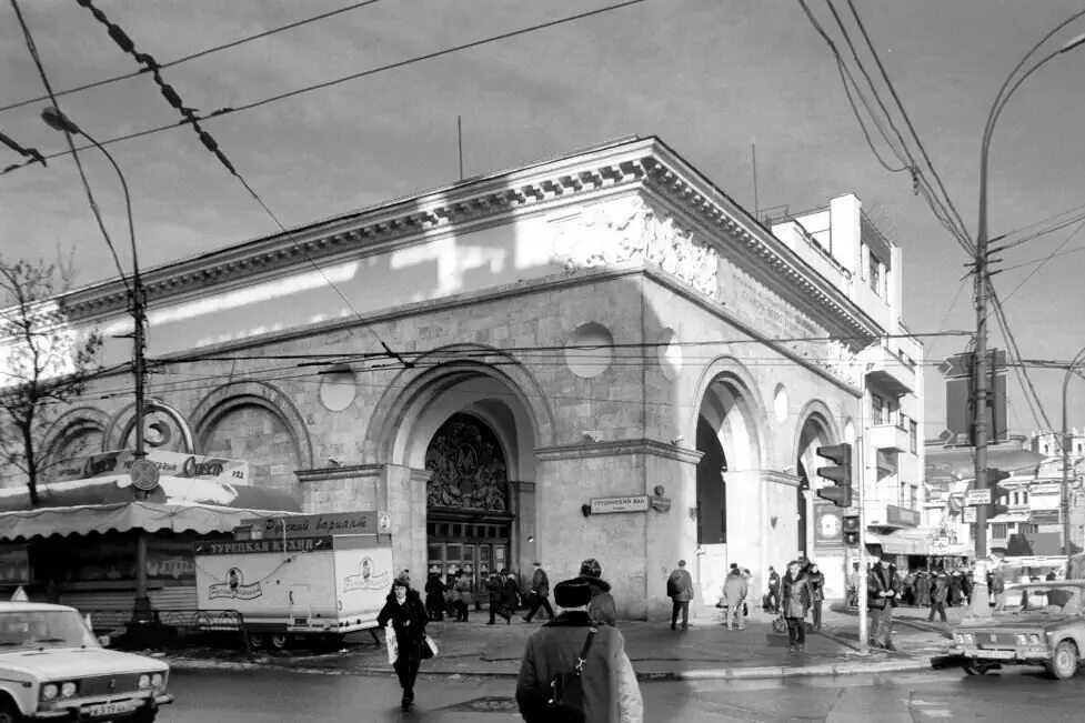 Наземный вестибюль станции метро белорусская. Октябрьская (станция метро, кольцевая линия). Метро белорусская кольцевая на белорусском вокзале. Добрынинская 2008. Метро белорусская октябрьская.