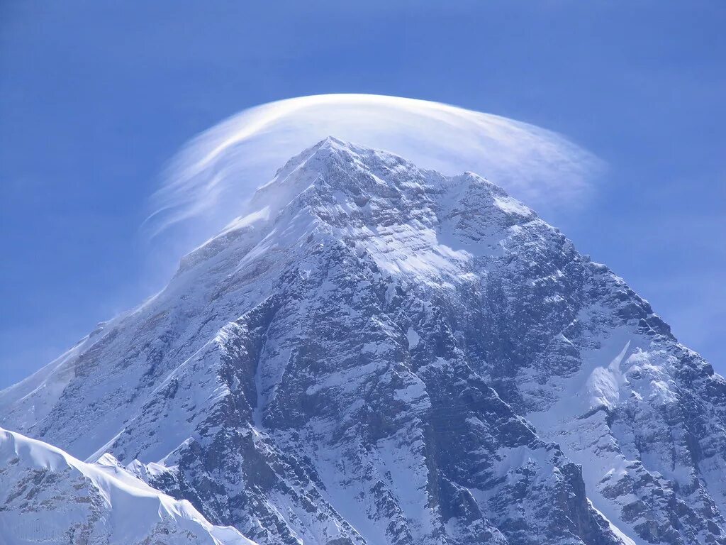 Где самая высокая гора эверест. Гора Эверест 8848 метров. Джомолунгма (Гималаи) - 8848. Высота горы Джомолунгма. Высота гор Эверест.