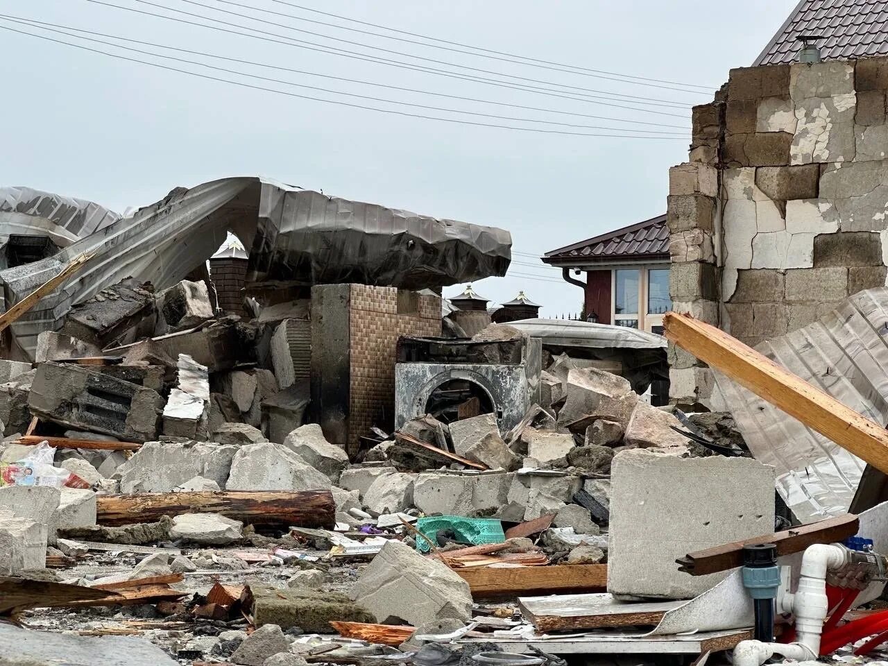Разрушенные здания в белгороде. Разрушенные дома в белгороде. Последствия последнего обстрела белгорода. Белгород последствия обстрела. Последствия последнего обстрела белгорода.