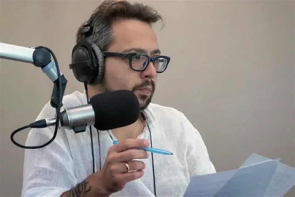 Ведущий программы на радио. Александр ананьев радио вера. александр ананьев ведущий радио вера. александр ананьев светлый вечер. алексей пичугин ведущий радио вера.