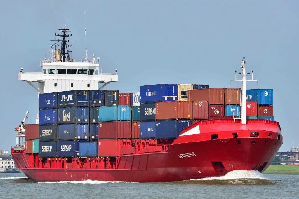 Аренда судов для перевозки грузов. Контейнеровоз 4000 teu. Грузовое судно ролкер. Контейнеровозы (3,400 teu). Корабль доставка.