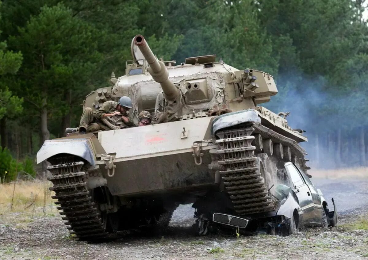 Колесный танк ebr 105. Жандарм реальный танк. Танк ее-т2 «озорио». Танки в реальной жизни. Танк в-1 бис.