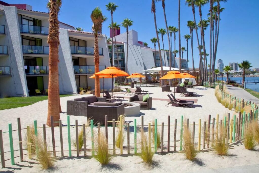 Long beach отзывы. Лонг-Бич, Калифорния. Hotel Maya by Hilton. Maya Hotel USA.