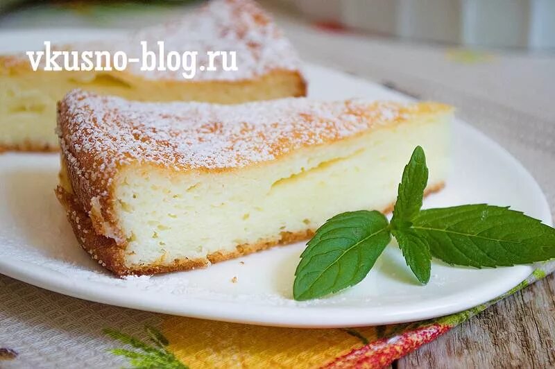 Творожная запеканка с манкой. Запеканка с творогом и манкой. Творожная запеканка в духовке пышная. Творожная запеканка на манке.