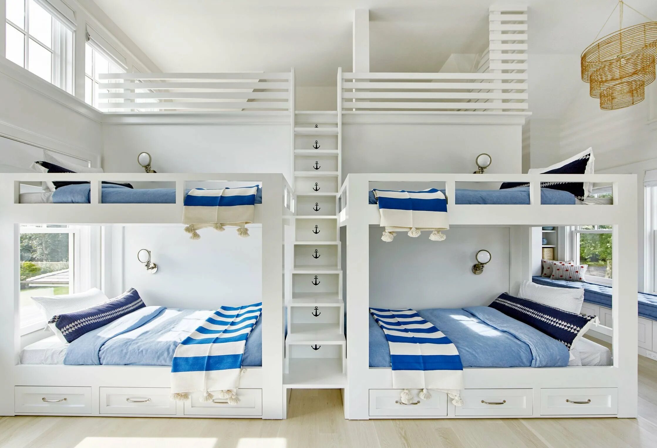 Двухэтажный спальный. Детская для троих разнополых детей икеа. Красивые двухэтажные кровати. Детская двухъярусная кровать в морском стиле. Спальня с двухъярусной кроватью.