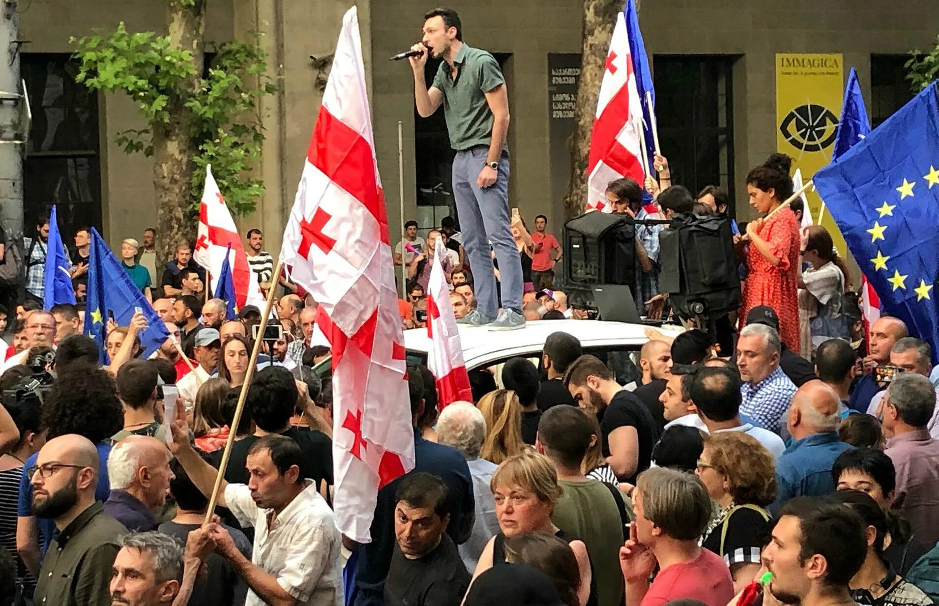 Митинг в абхазии. Грузино-абхазский конфликт. Массовые протесты в тбилиси. Абхазский национализм. Беспорядки в грузии сегодня.