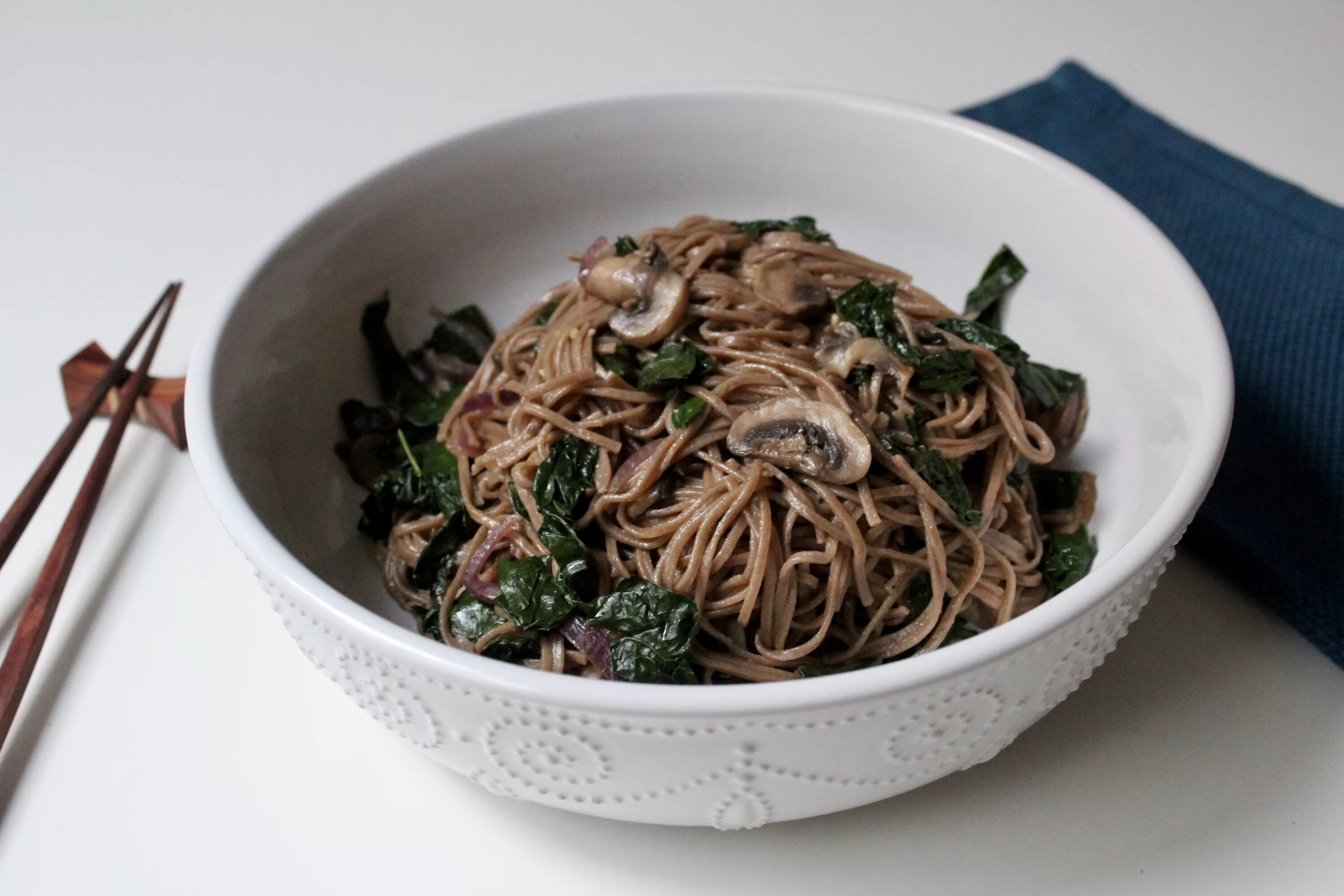 Рисовая лапша соба. Лапша соба рецепт. Лапша соба рецепт. Лапша соба рецепт. Удон с гречневой лапшой и курицей.