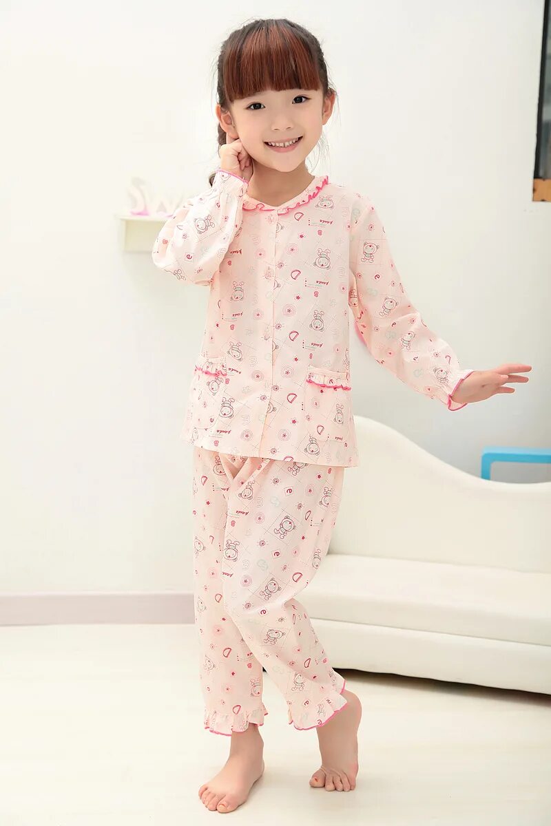 Сделай пижаму. Женщина в пижаме. Пижама laete 55342l. Женщина в пижаме. Пижама женская.