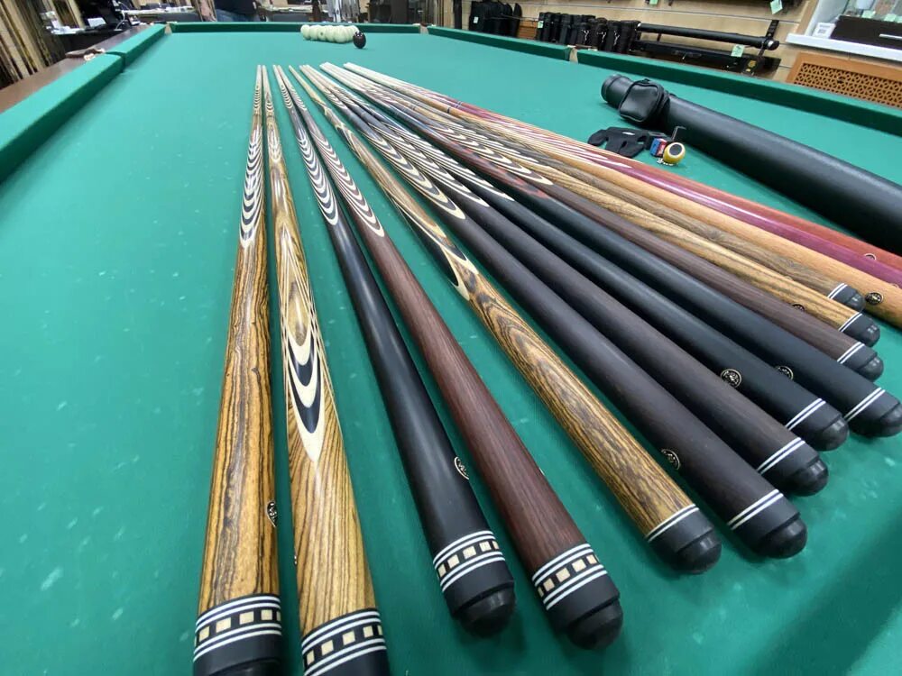 Кии ручной работы. Кии юрий м. Кии бильярдные юрия власова. Кии юрия власова. Кии ручной работы.