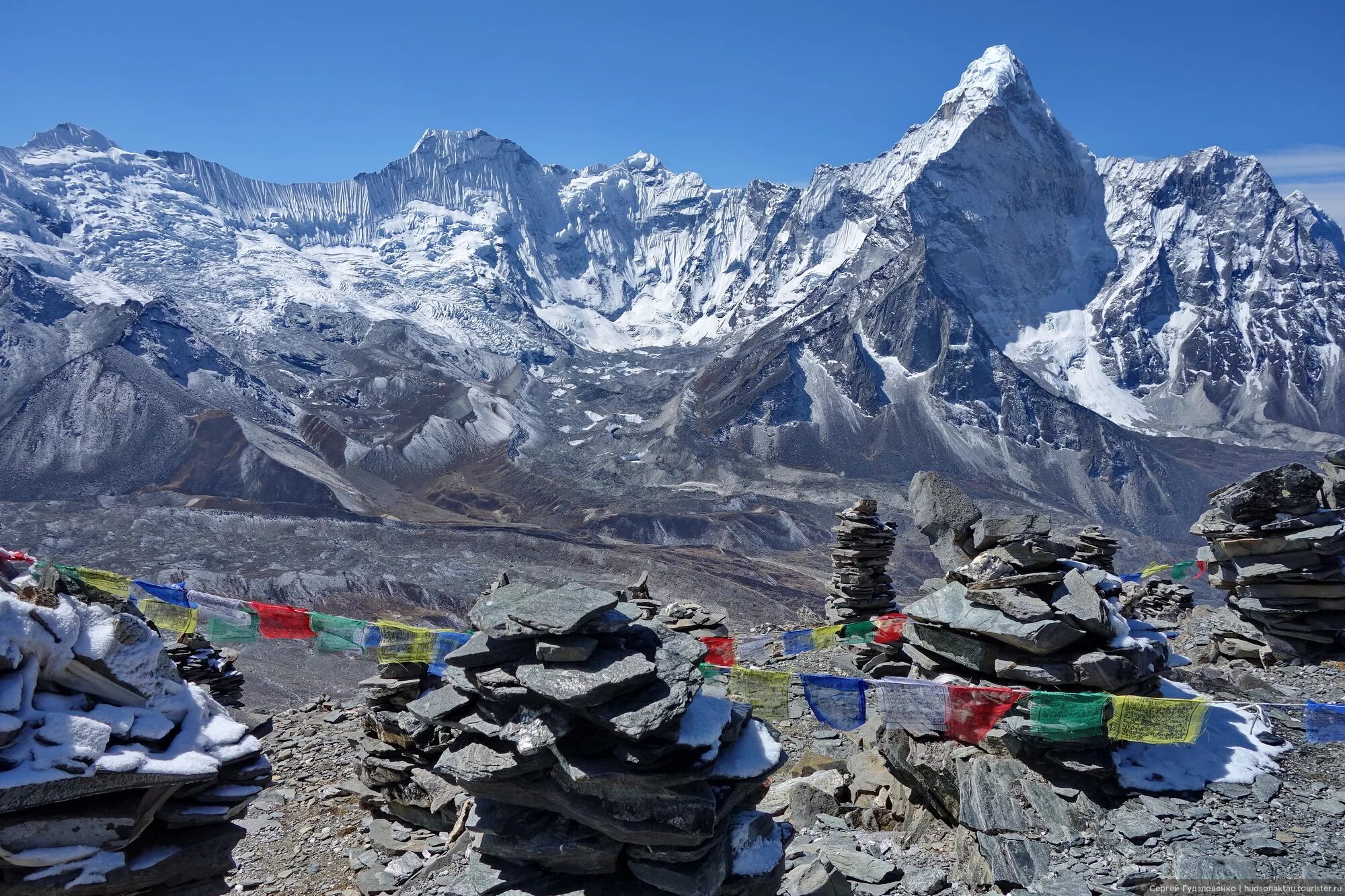 Эверест в какой республике. Непал базовый лагерь Эвереста. Базовый лагерь Джомолунгмы. Базовый лагерь Эвереста 5364. Базовый лагерь Эвереста высота.