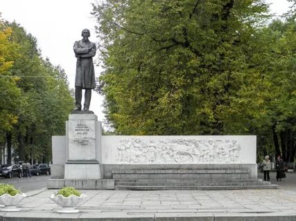 Сколько памятников в ярославле
