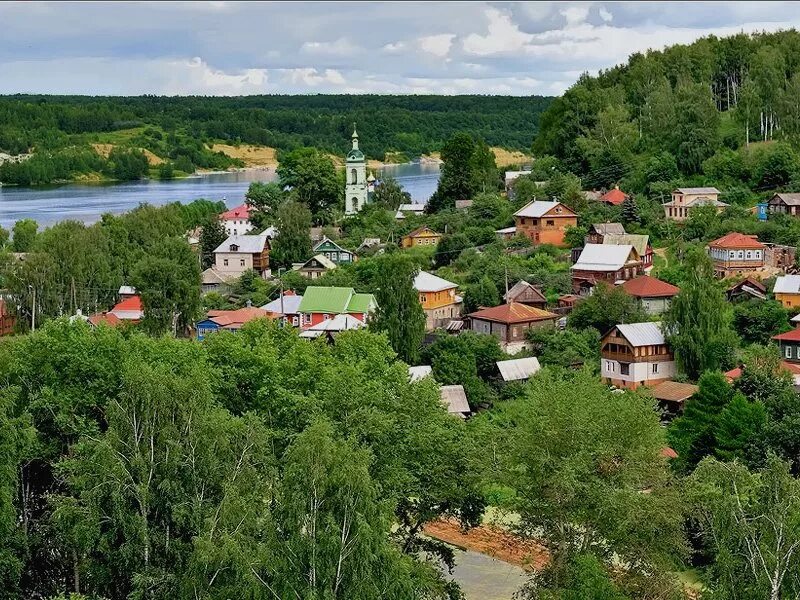 Плёс город. Вишневый сад Плес. Администрация города Плес. Плес население.