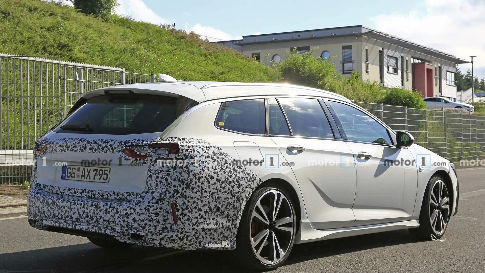 Инсигния универсал 2025. Opel insignia 2025. опель инсигния 2025. opel insignia 2025 универсал. opel insignia tourer 2025.