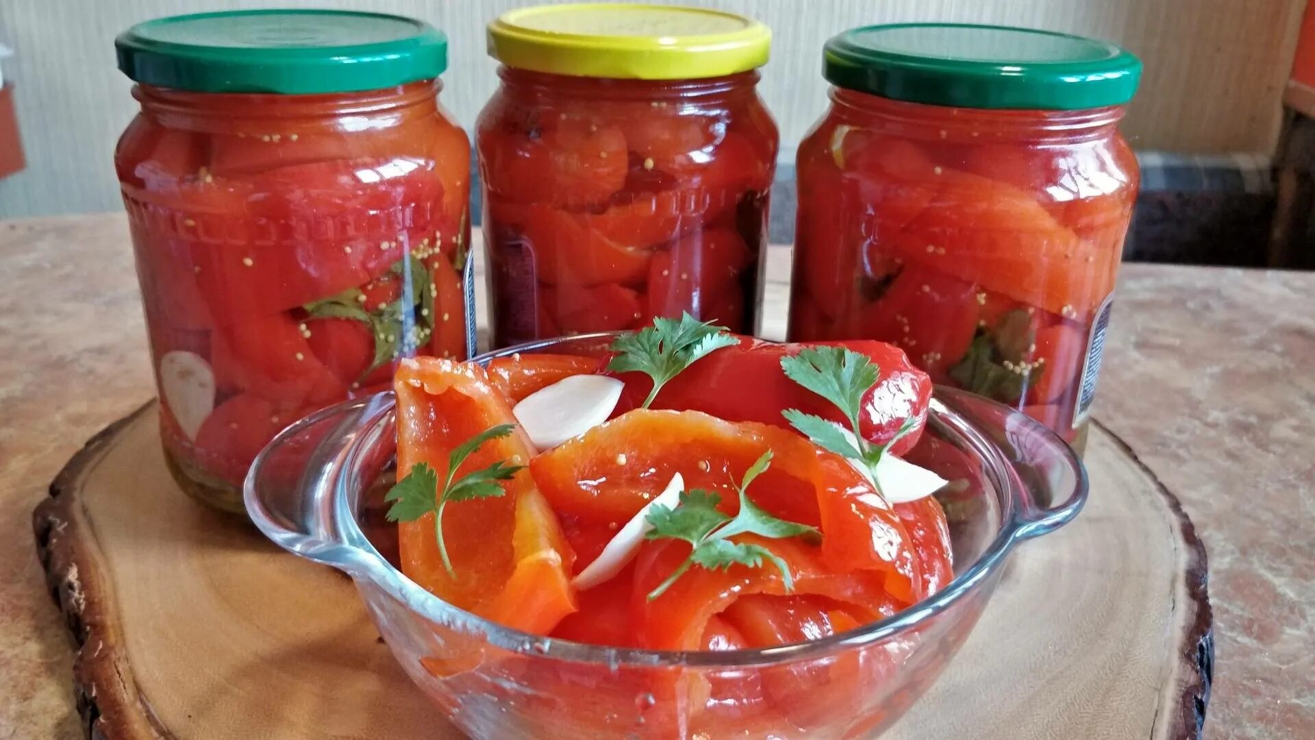 Перец на зиму быстрого приготовления. Маринованный болгарский перец. вкусный перец на зиму. овощи для лечо. перец болгарский с чесноком на зиму.