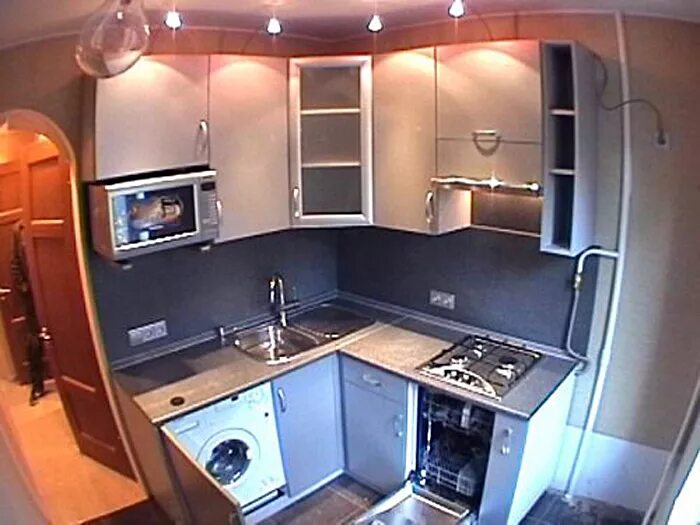 Камера 6 кв метров. Малогабаритные кухни со стиральной машиной. Кухня в корабль угловая. Планировка маленькой угловой кухни с посудомойкой. Маленькая угловая кухня с холодильником.