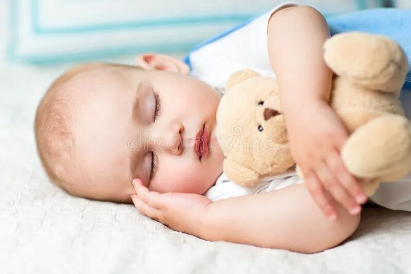 Две сестры старшая и младшая. Ребенок в кроватке. Baby danger. Сон 2 маленьких ребенка. Спящий ребенок.