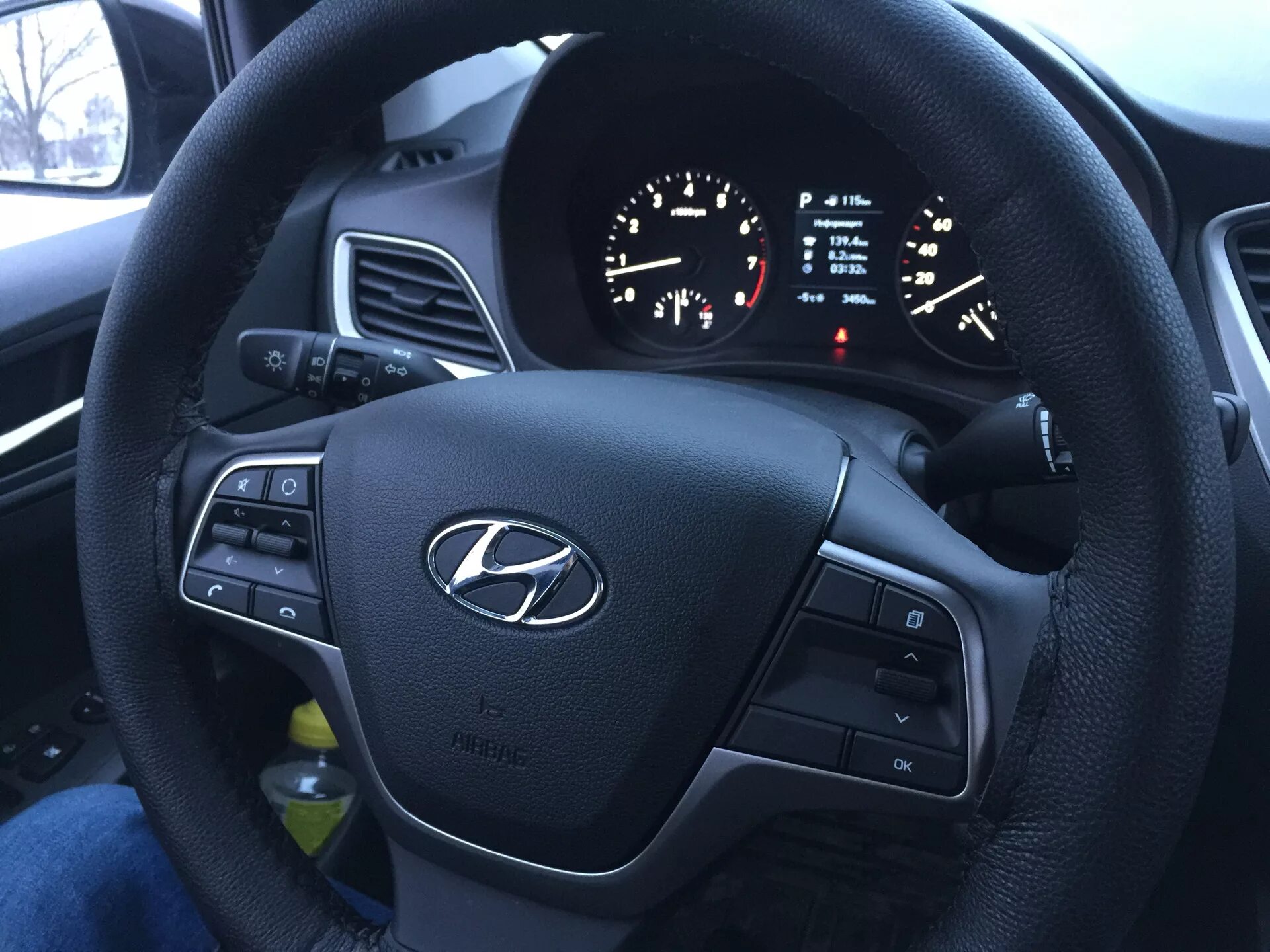 Руль hyundai solaris 2021. Hyundai solaris 2022 мультируль. Руль hyundai solaris 2021. Руль солярис 2. Руль hyundai solaris кожа.