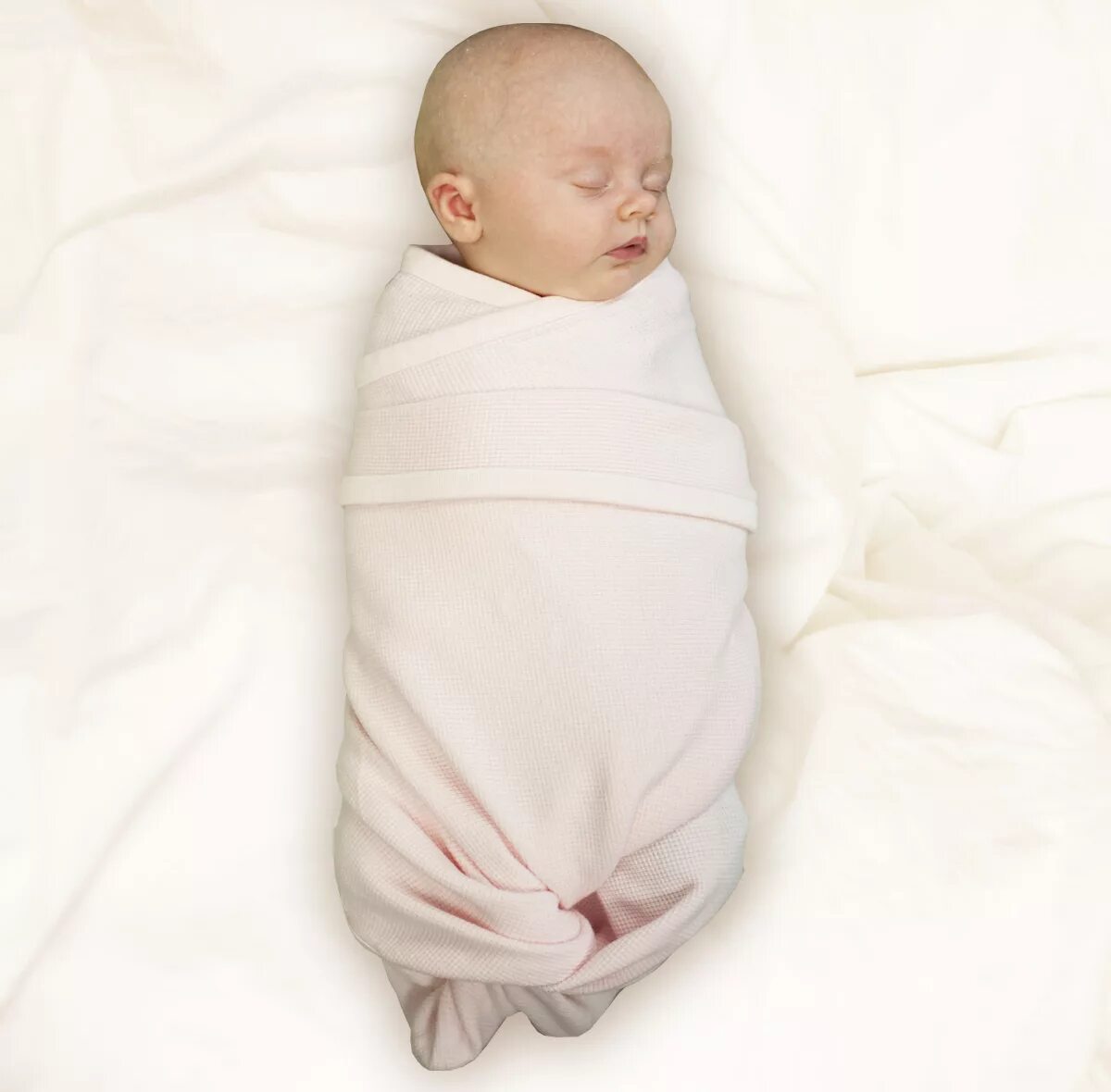 Новорожденный ребенок пеленание. Младенец в пеленках. Новорожденный в пеленке. Новорожденный ребенок в пеленке.
