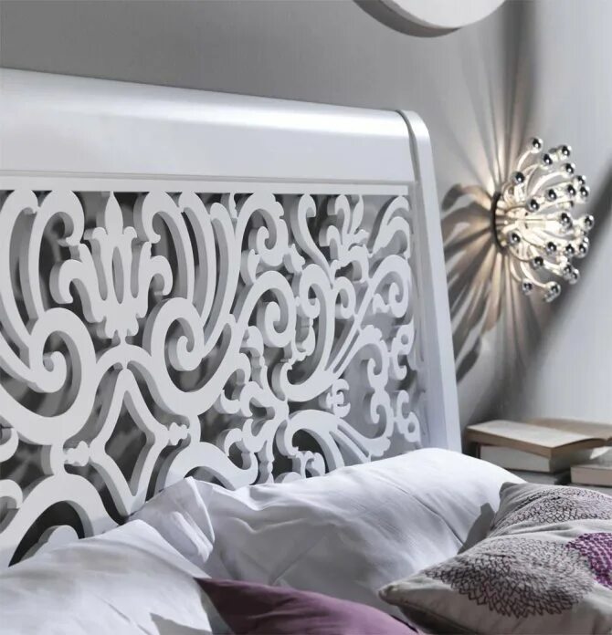 Кровать с резной спинкой. Деревянная кровать с резным изголовьем. Кровать с резной спинкой. Кровать " резная ". Кровать с резной спинкой.