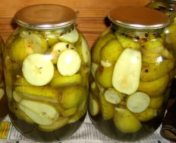 Компот из груш на зиму 3 литровую. Компот из груш. консервированный грушевый компот. груша консервация. компот из груши дички.