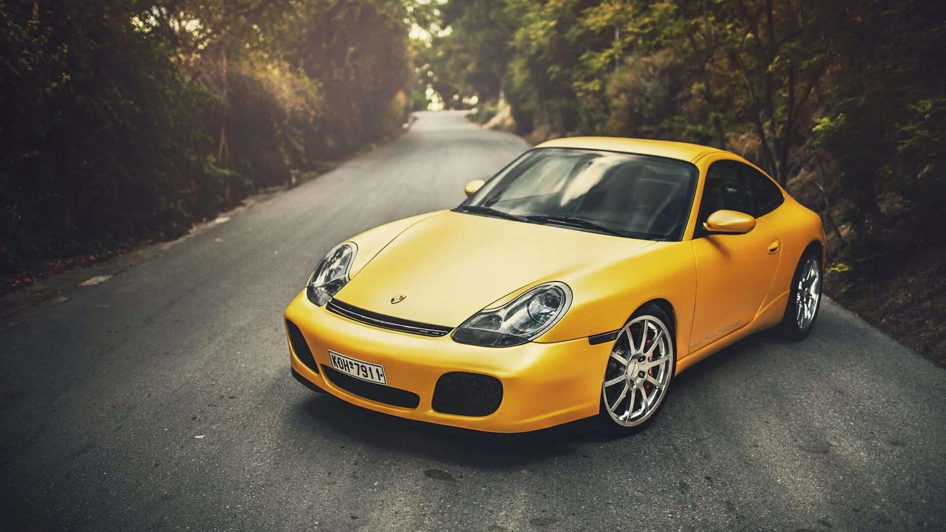 Porsche 911 Carrera 996. Porsche 911 Carrera желтый. Porsche 911 996 желтый. Порше 911 желтый.