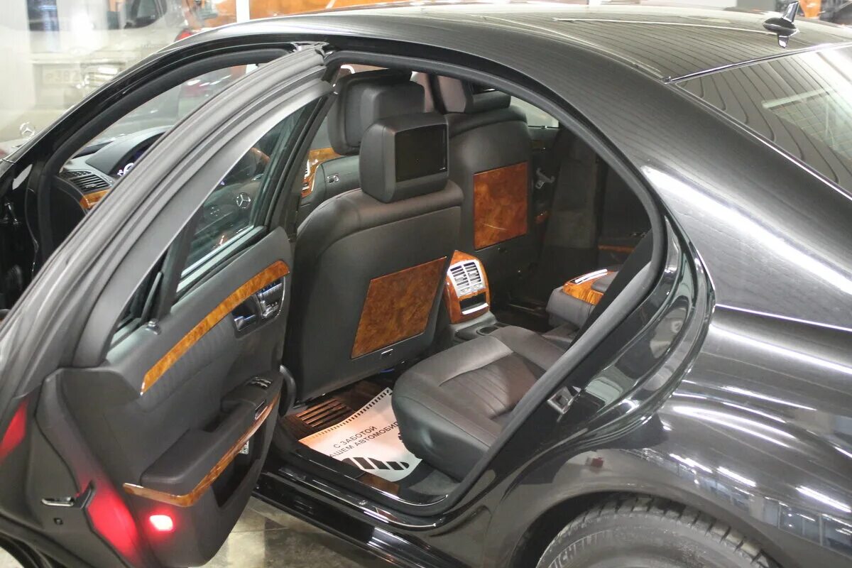 Мерседес 222 бронированный. Бронированный w221 махачкала. Аренда бронированных. Мерседес 221 бронированный антигон. Мерседес бронированный купить.