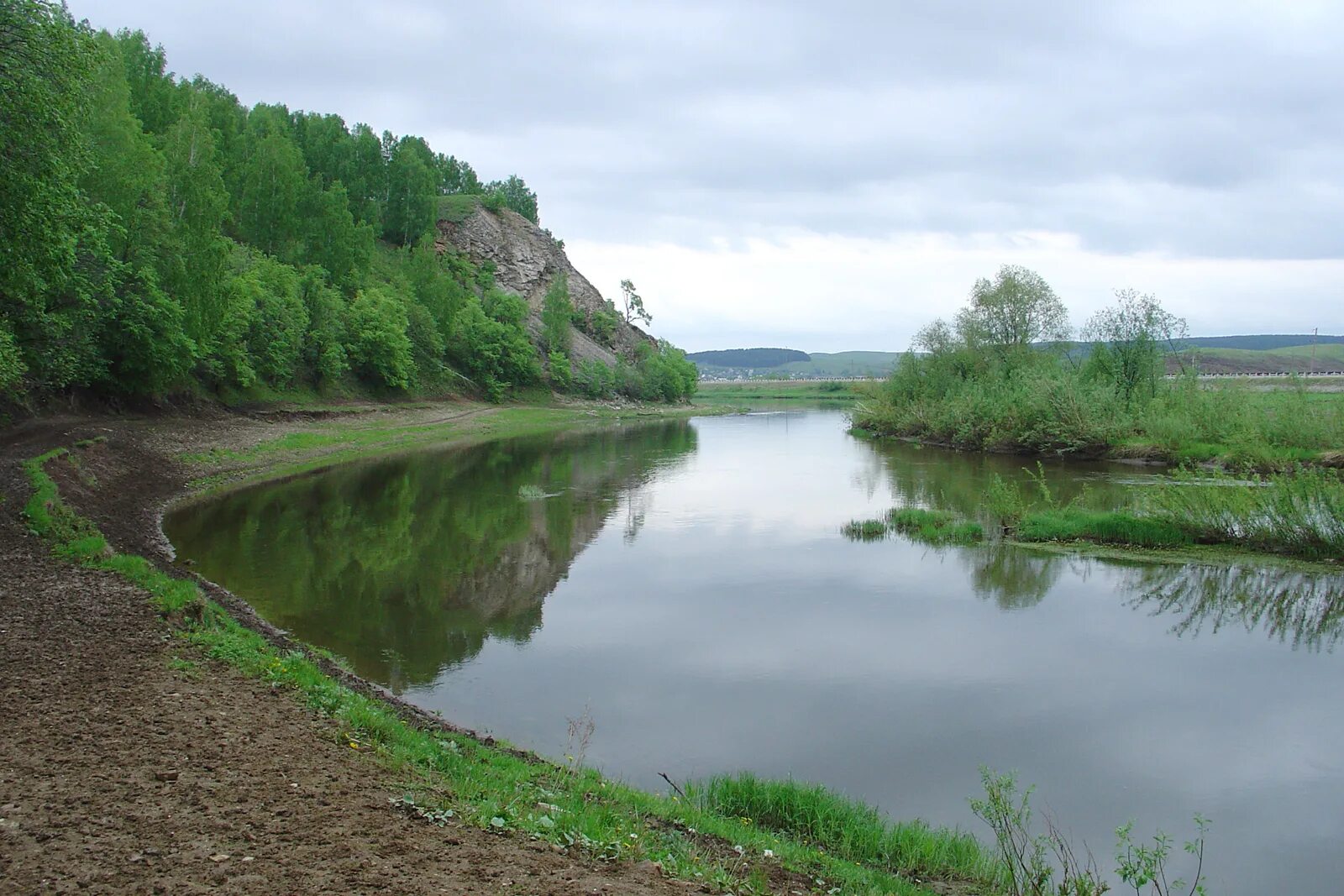 Михайловск свердловская область река. Камень соколиный река уфа. Река уфа красноуфимск. Река уфа красноуфимск. Река уфа михайловск.