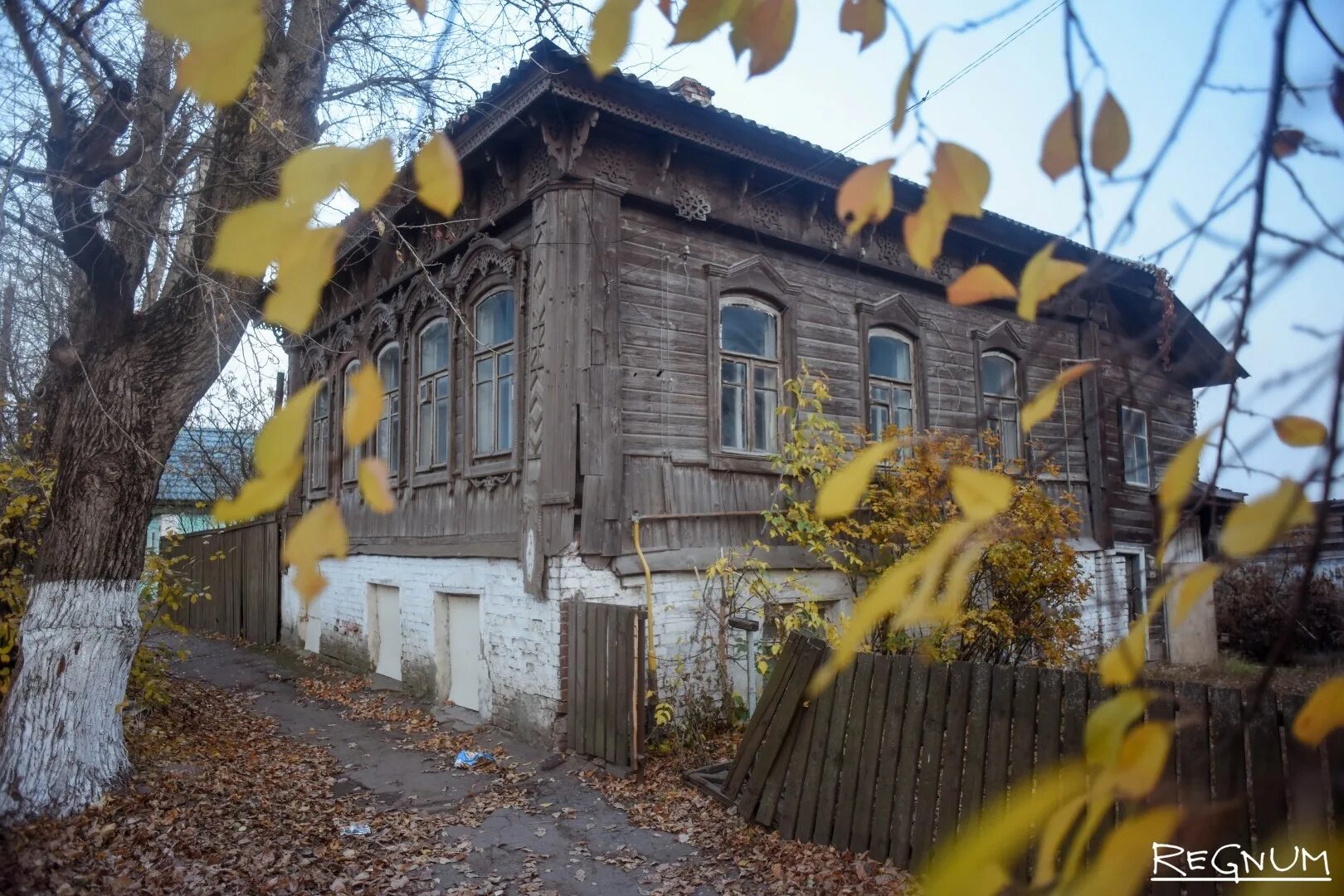Село зиборовка шебекинского района. Старые дома. Савостьяново старые домики. Старые частные дома для продажи. Дом с участком в деревне.