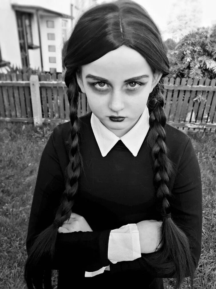 Уэнзди аддамс. Кристина риччи семейка аддамс. Уэнсдей аддамс. Семейка аддамс уэнзди. Венсди.