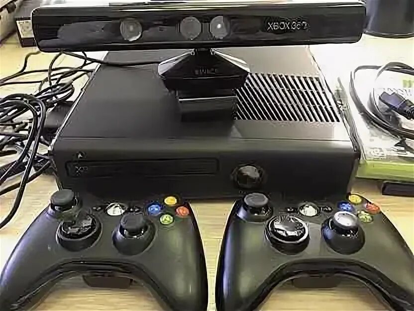 Авито хбокс 360. Xbox 360 2 джойстика кинект. Xbox 360 e 2 джойстика кинект. Модель 1439 Xbox 360 Kinect приставка. Xbox 360 Slim два геймпада Kinect.